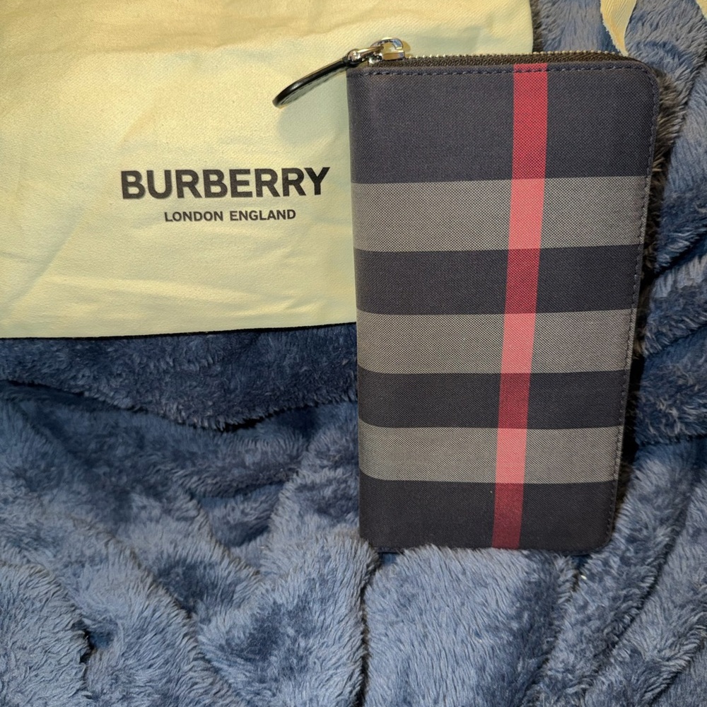 NWT Burberry Navy and Gray Checkered Zippy Wallet - Picture 6 of 12
